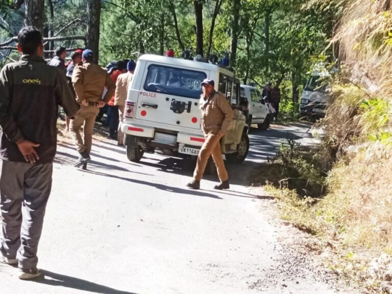 बोलेरो कार हुई दुर्घटना का शिकार, दो की मौत अन्य घायल