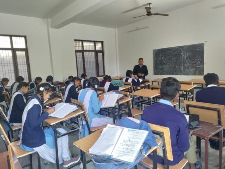 जिलाधिकारी रुद्रप्रयाग की अनूठी पहल, परीक्षाओं के दृष्टिगत छात्र-छात्राओं का किया जाय मार्गदर्शन