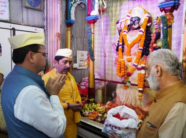 सीएम धामी ने कालिका माता मंदिर में की पूजा-अर्चना