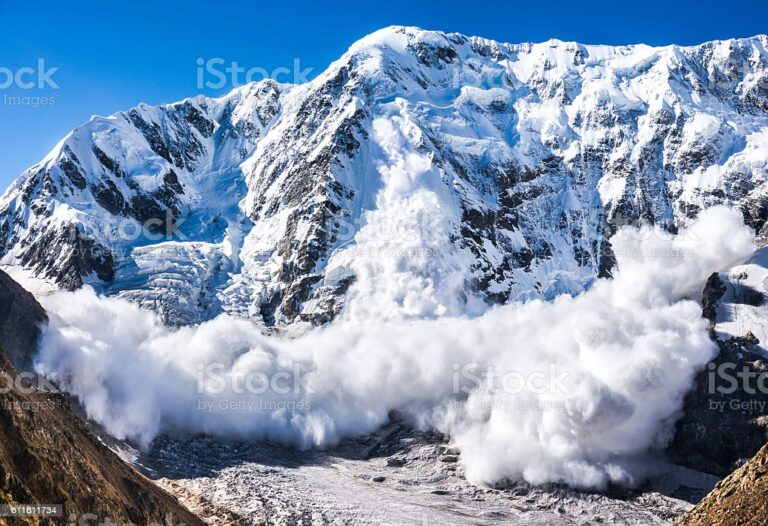 केदारनाथ की पहाड़ियों पर आया एवलॉन्च