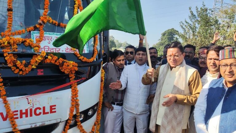 सौगात: सीएम धामी ने टनकपुर से देहरादून के लिए वोल्वो बस को हरी झंडी दिखाकर किया रवाना